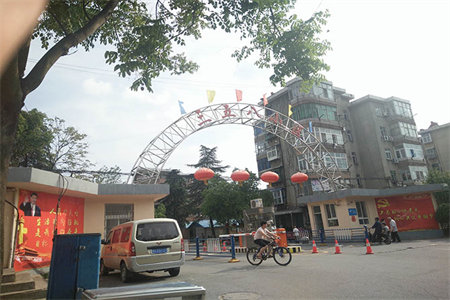 薛城锦绣华城2室2厅1卫122平米送储藏室